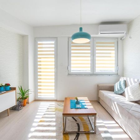 Ferienwohnung • Charming ǀ Near City Mall ǀ 1Br • Skopje Exterior foto